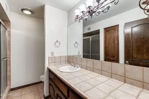 Bath - 6142 N 13th St, Phoenix, AZ 85014 photo 3 of 4