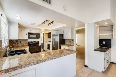 Kitchen - 6142 N 13th St, Phoenix, AZ 85014 photo 1 of 2