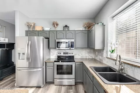 Kitchen - 10543 E Flossmoor Ave, Mesa, AZ 85208 photo 1 of 1