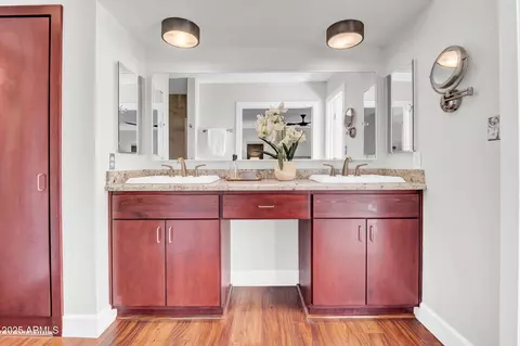Bath - 629 E Myrtle Ave, Phoenix, AZ 85020 photo 1 of 2