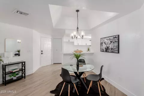 Dining - 1352 E Highland Ave #206, Phoenix, AZ 85014 photo 2 of 2