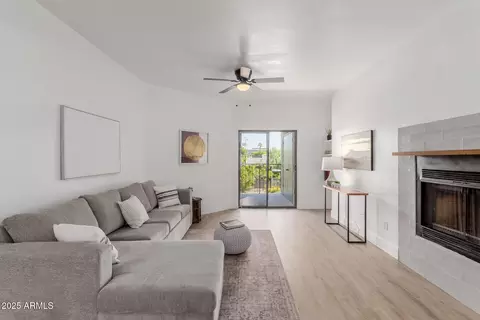 Living - 1352 E Highland Ave #206, Phoenix, AZ 85014 photo 2 of 3