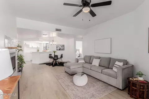 1352 E Highland Ave #206, Phoenix, AZ 85014