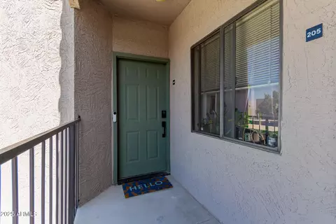 Exterior - 1352 E Highland Ave #206, Phoenix, AZ 85014 photo 4 of 7
