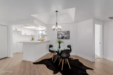 Dining - 1352 E Highland Ave #206, Phoenix, AZ 85014 photo 1 of 2