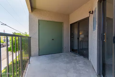 Exterior - 1352 E Highland Ave #206, Phoenix, AZ 85014 photo 1 of 7