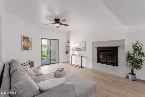 Living - 1352 E Highland Ave #206, Phoenix, AZ 85014 photo 3 of 3