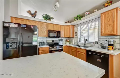 Kitchen - 4209 E Rosemonte Dr, Phoenix, AZ 85050 photo 2 of 2