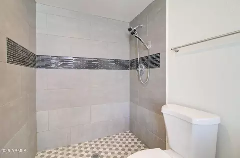 Bath - 5134 Edgemont Ave, Phoenix, AZ 85008 photo 2 of 3
