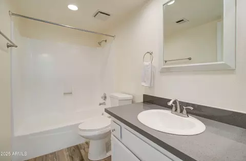 Bath - 5134 Edgemont Ave, Phoenix, AZ 85008 photo 3 of 3