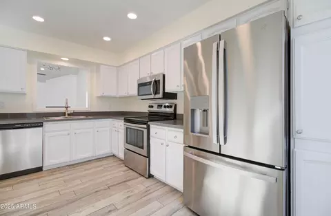 Kitchen - 5134 Edgemont Ave, Phoenix, AZ 85008 photo 1 of 4