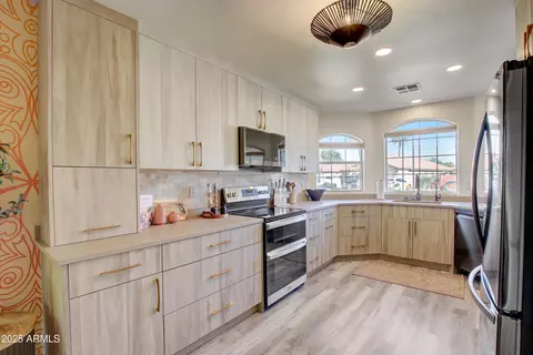 Kitchen - 7258 E Kiva Ave, Mesa, AZ 85209 photo 8 of 12