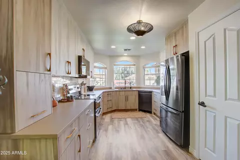 Kitchen - 7258 E Kiva Ave, Mesa, AZ 85209 photo 7 of 12