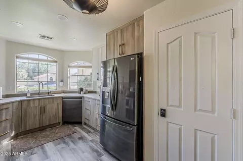 Kitchen - 7258 E Kiva Ave, Mesa, AZ 85209 photo 2 of 12