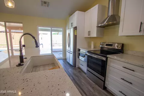 Kitchen - 980 W 13th Ave, Apache Junction, AZ 85120 photo 2 of 4