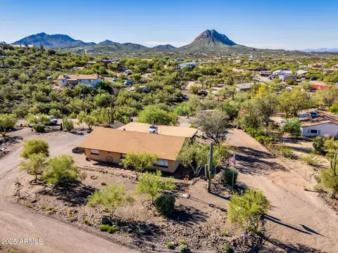 2333 W Black Canyon Dr, New River, AZ 85087