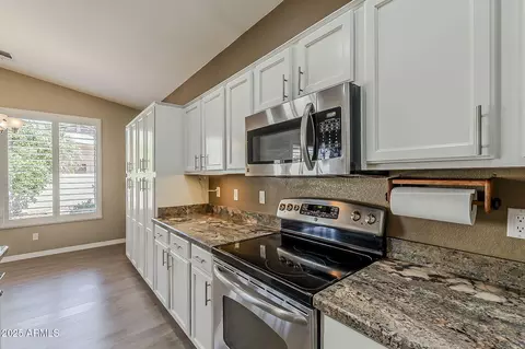 Kitchen - 4318 E Walnut Rd, Gilbert, AZ 85297 photo 3 of 3