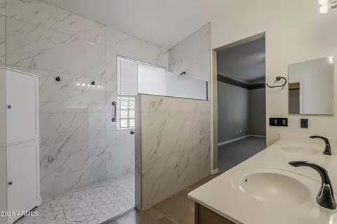 Bath - 4318 E Walnut Rd, Gilbert, AZ 85297 photo 2 of 5