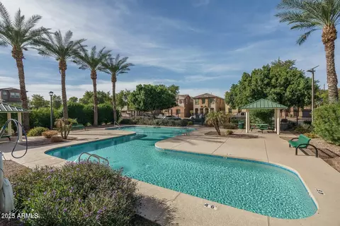 2044 N 77th Ln, Phoenix, AZ 85035