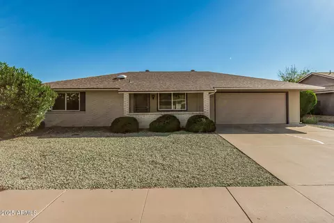 10129 W Pine Springs Dr, Sun City, AZ 85373