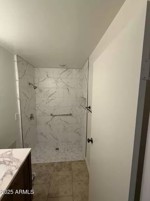 Bath - 4726 N 14th St, Phoenix, AZ 85014 photo 1 of 2