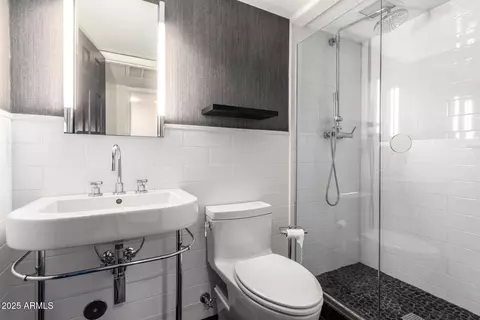Bath - 3029 E Rosemonte Dr, Phoenix, AZ 85050 photo 1 of 2