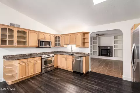 Kitchen - 3029 E Rosemonte Dr, Phoenix, AZ 85050 photo 4 of 4