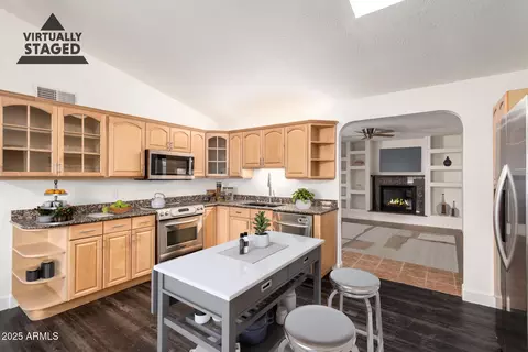 Kitchen - 3029 E Rosemonte Dr, Phoenix, AZ 85050 photo 3 of 4