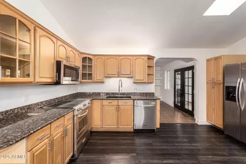 Kitchen - 3029 E Rosemonte Dr, Phoenix, AZ 85050 photo 2 of 4