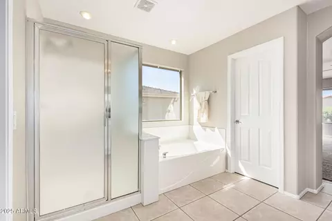 Bath - 3686 E Meadowview Dr, Gilbert, AZ 85298 photo 2 of 4