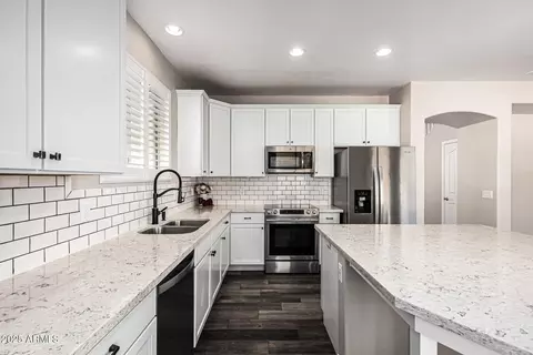 Kitchen - 3686 E Meadowview Dr, Gilbert, AZ 85298 photo 3 of 5