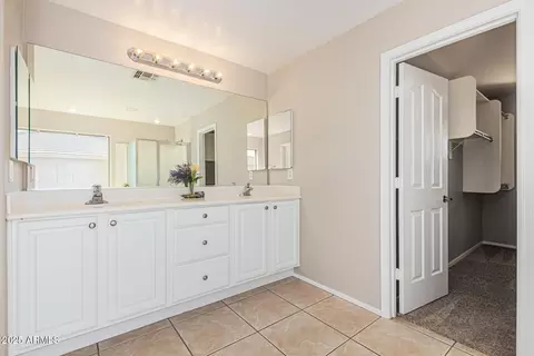 Bath - 3686 E Meadowview Dr, Gilbert, AZ 85298 photo 3 of 4