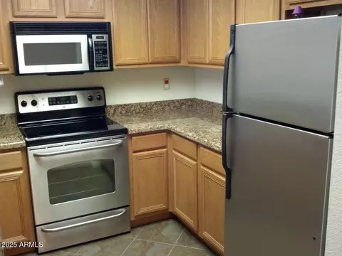 5757 W Eugie Ave #2072, Glendale, AZ 85304