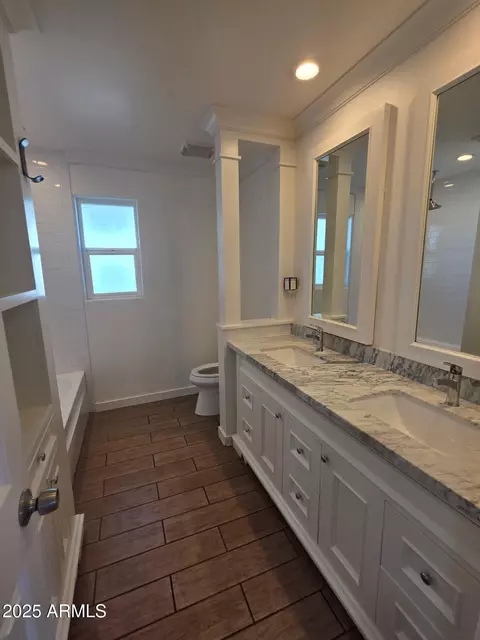 Bath - 752 W 3rd Pl, Mesa, AZ 85201 photo 3 of 3