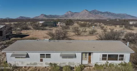 8702 E Clinton Ln, Hereford, AZ 85615