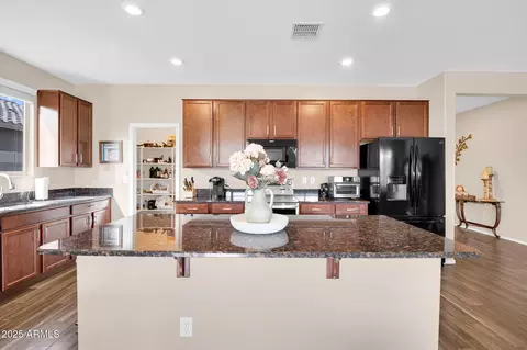 Kitchen - 1729 E Chanute Pass, Phoenix, AZ 85040 photo 1 of 3