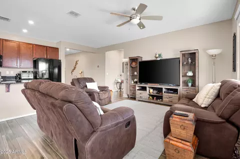 Living - 1729 E Chanute Pass, Phoenix, AZ 85040 photo 2 of 2