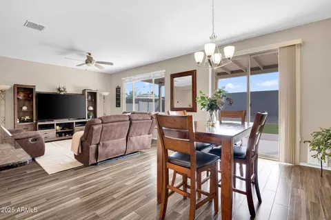 Dining - 1729 E Chanute Pass, Phoenix, AZ 85040 photo 1 of 2