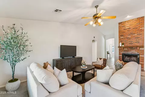 Living - 916 S Dolphin Dr, Gilbert, AZ 85233 photo 2 of 3