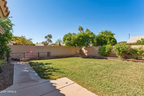 Exterior - 916 S Dolphin Dr, Gilbert, AZ 85233 photo 8 of 11