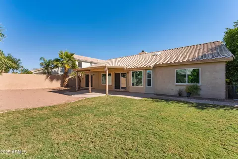 Exterior - 916 S Dolphin Dr, Gilbert, AZ 85233 photo 7 of 11