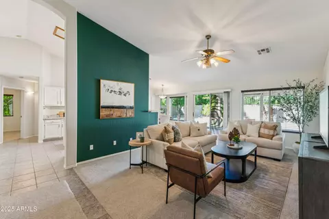 Living - 916 S Dolphin Dr, Gilbert, AZ 85233 photo 1 of 3