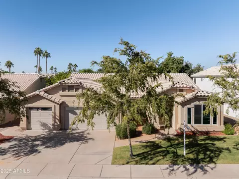 Exterior - 916 S Dolphin Dr, Gilbert, AZ 85233 photo 9 of 11