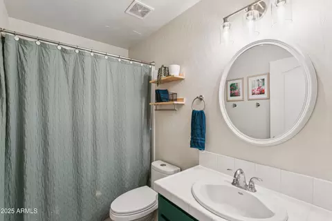 Bath - 916 S Dolphin Dr, Gilbert, AZ 85233 photo 4 of 4
