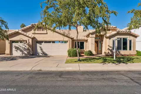 916 S Dolphin Dr, Gilbert, AZ 85233