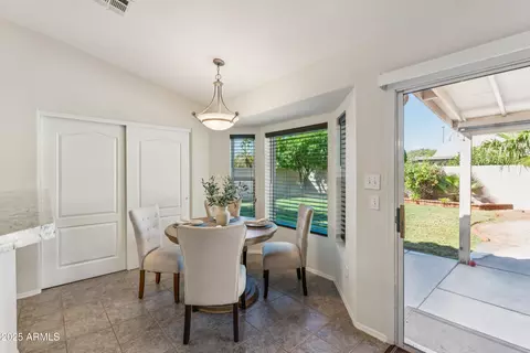 Dining - 916 S Dolphin Dr, Gilbert, AZ 85233 photo 3 of 4