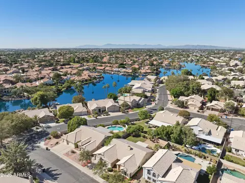 View/Area - 916 S Dolphin Dr, Gilbert, AZ 85233 photo 3 of 10