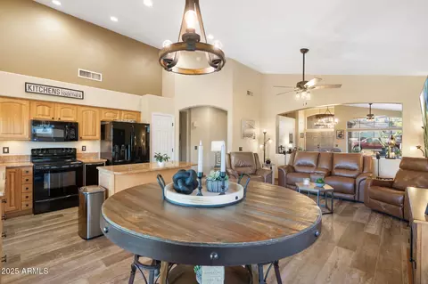 Kitchen - 1437 E Glenhaven Dr, Phoenix, AZ 85048 photo 3 of 5