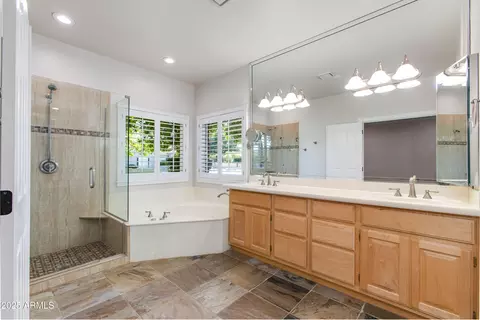 Bath - 3958 E Juniper Cir, Mesa, AZ 85205 photo 1 of 4