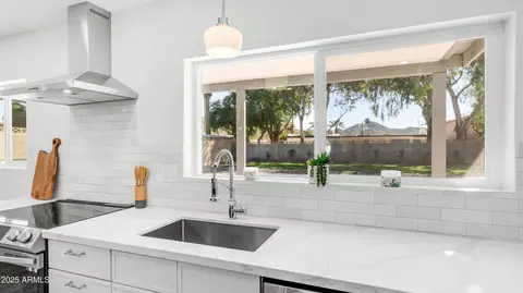 Kitchen - 141 Eugie Ave, Phoenix, AZ 85022 photo 4 of 5